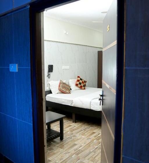 Номер Стандарт, Lakeview Residency, Sricity Tada