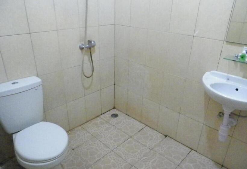 Номер Deluxe, Reddoorz At Jalan Sriwijaya Semarang
