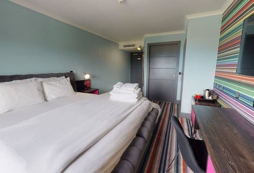 اتاق خانوادگی, Village Hotel Bournemouth