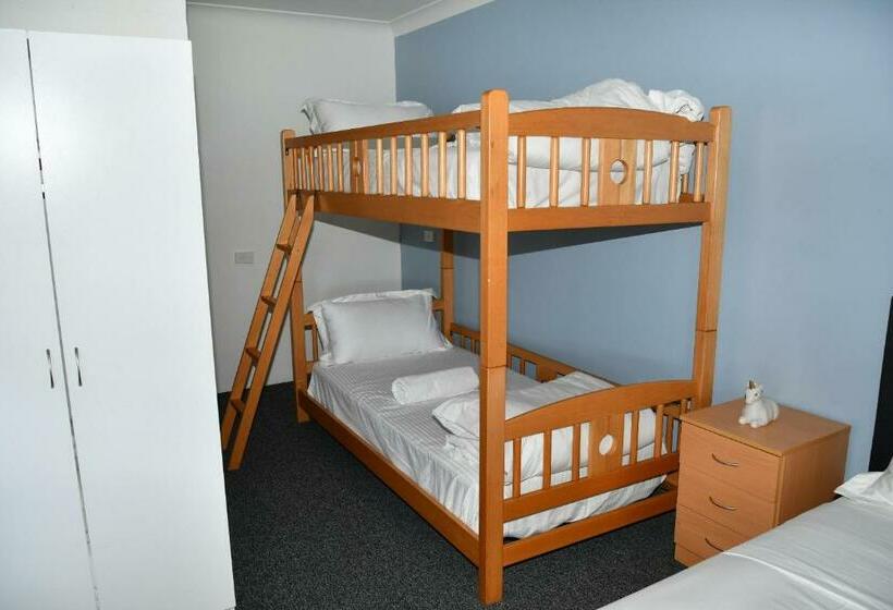 Семейный Номер с Койками, Lakeside Inn Wollongong