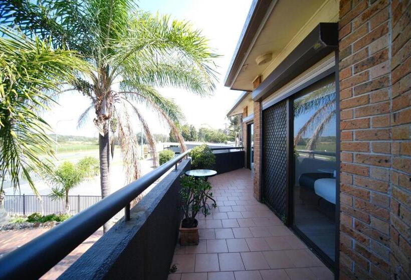Апартаменты 2 Спальни, Lakeside Inn Wollongong