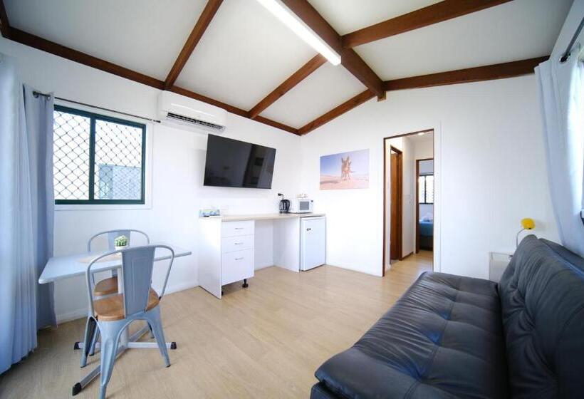 Хижина, Lakeside Inn Wollongong