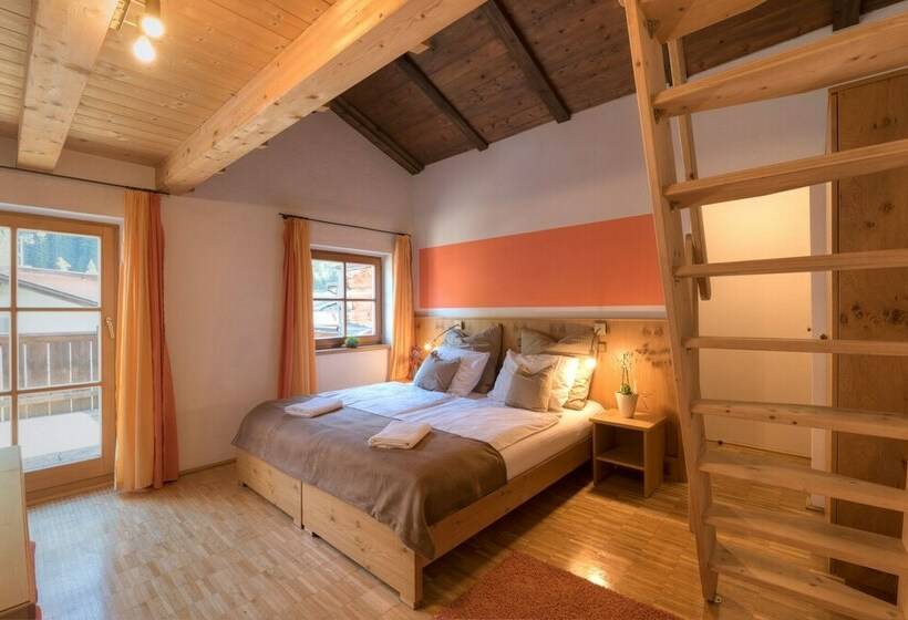 غرفة قياسية رباعية مزودة بشُرفة, Chalet Murr By Skilink