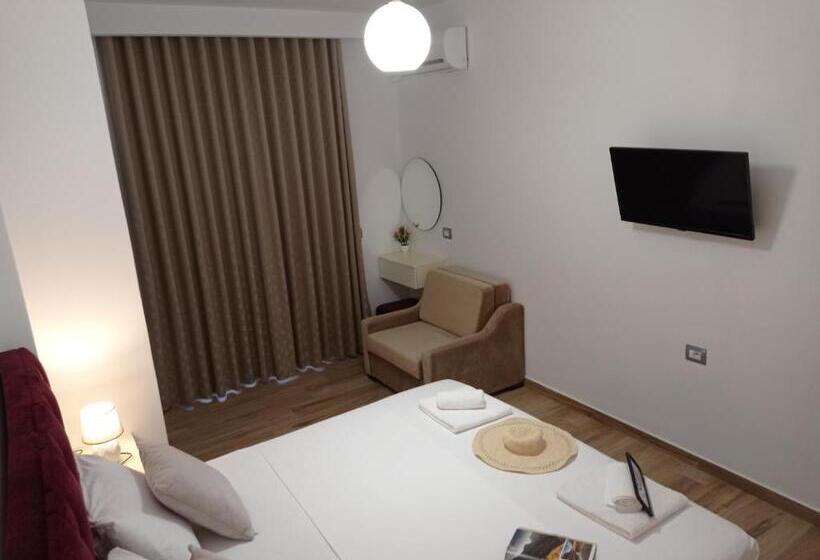 استودیوی لوکس, Tre Isole Ksamil