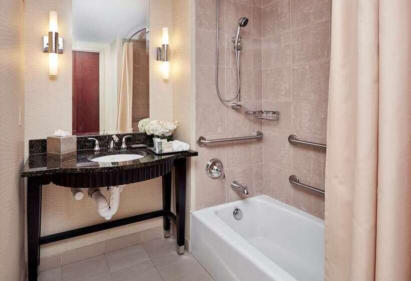 חדר סטנדרט מותאם לאדם עם מוגבלויות, Hilton Memphis