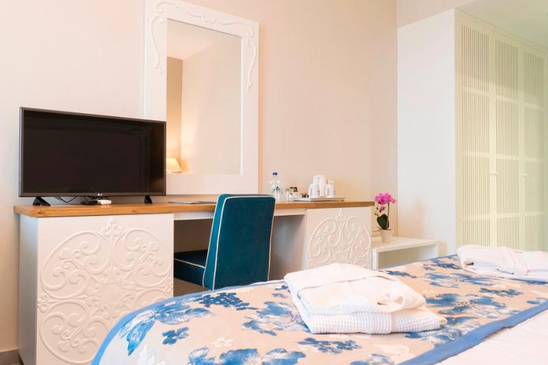 اتاق لوکس با چشم‌انداز دریا, Mythos Palace Resort & Spa