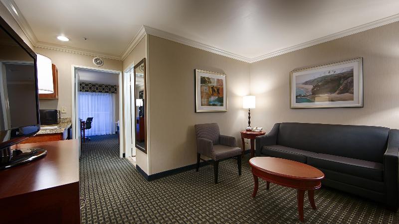 스위트 킹사이즈 침대, Best Western Plus Marina Shores