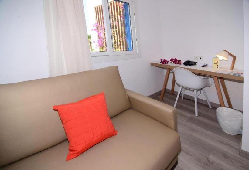 غرفة قياسية ثلاثية, Cala Llenya Resort Ibiza
