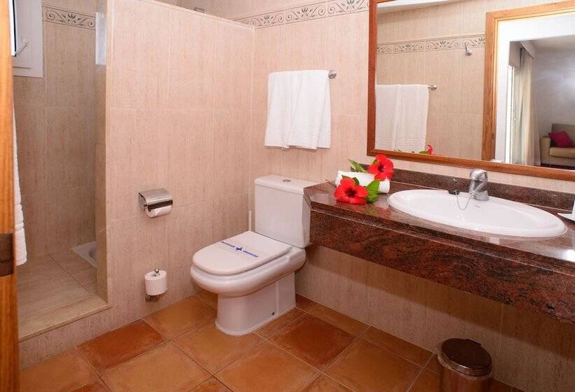 جناح جونيور مطل على الحديقة, Cala Llenya Resort Ibiza