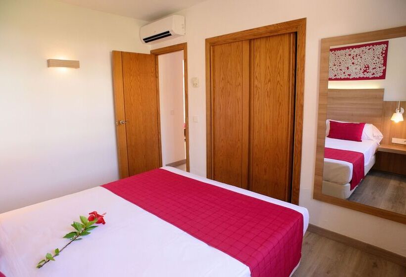 جناح جونيور مطل على الحديقة, Cala Llenya Resort Ibiza