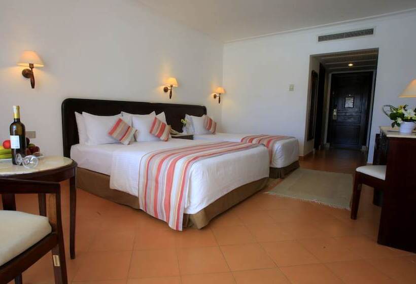 Chambre Familiale Vue Piscine, Labranda Royal Makadi