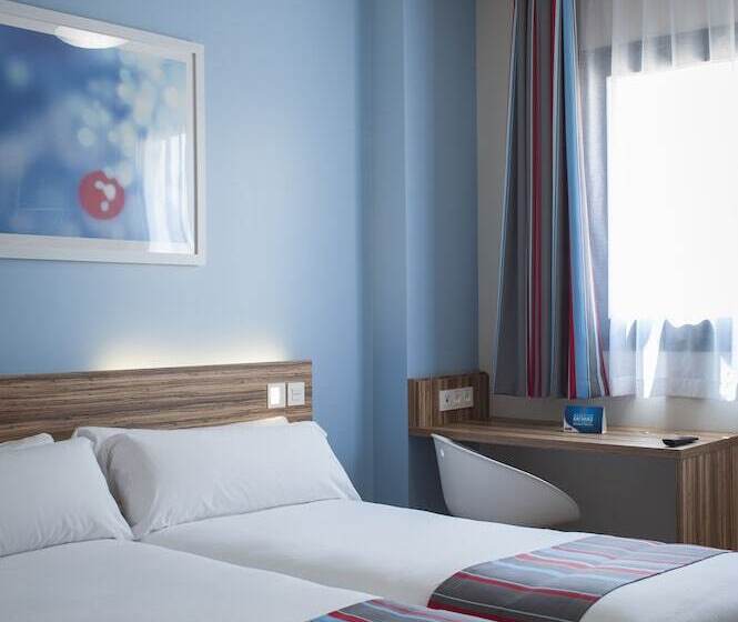 Номер Стандарт, Travelodge Barcelona Fira