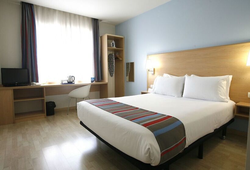 Номер Стандарт, Travelodge Barcelona Fira