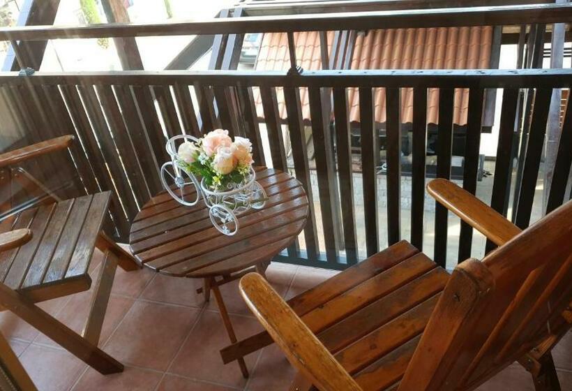 Трехместный Номер Стандарт с Балконом, Villa Bora
