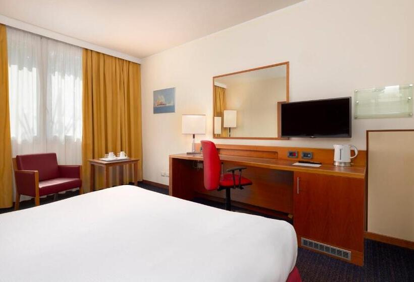 스탠다드 룸 킹사이즈 침대, Crowne Plaza Venice East, An Ihg
