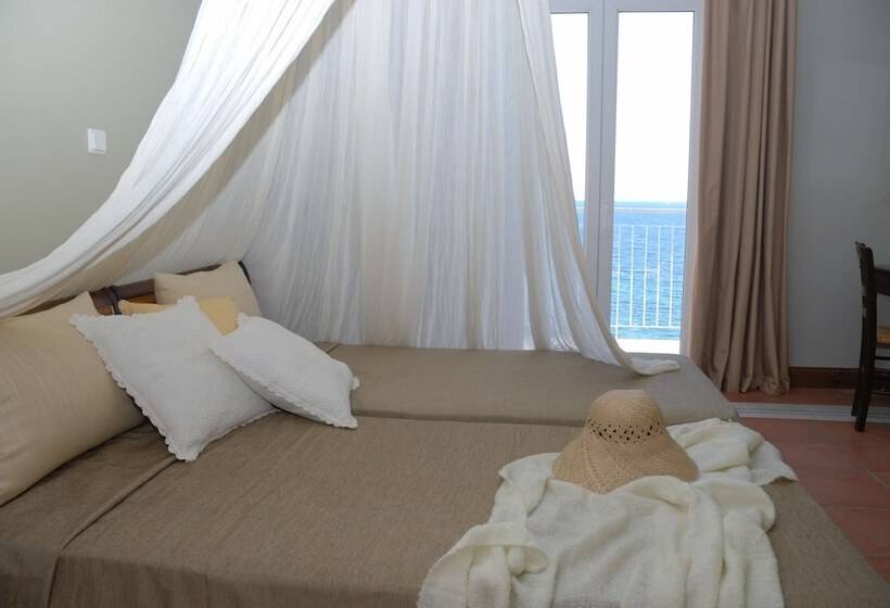Номер Стандарт Вид на Море, Golden View