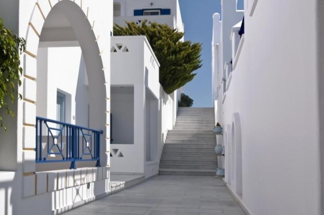 غرفة قياسية ثلاثية, Lofos Village