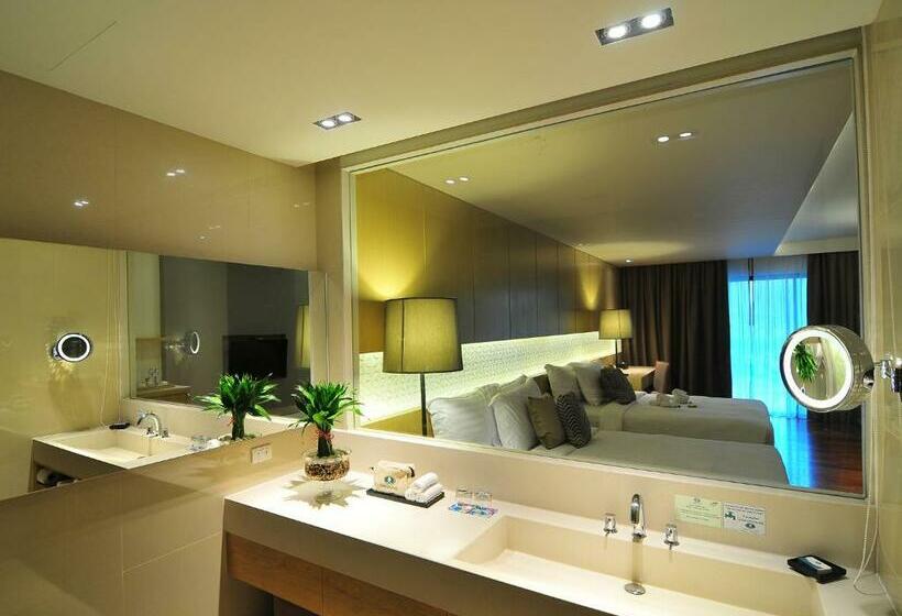 Номер Deluxe Вид на Бассейн, Phuket Graceland Resort and Spa
