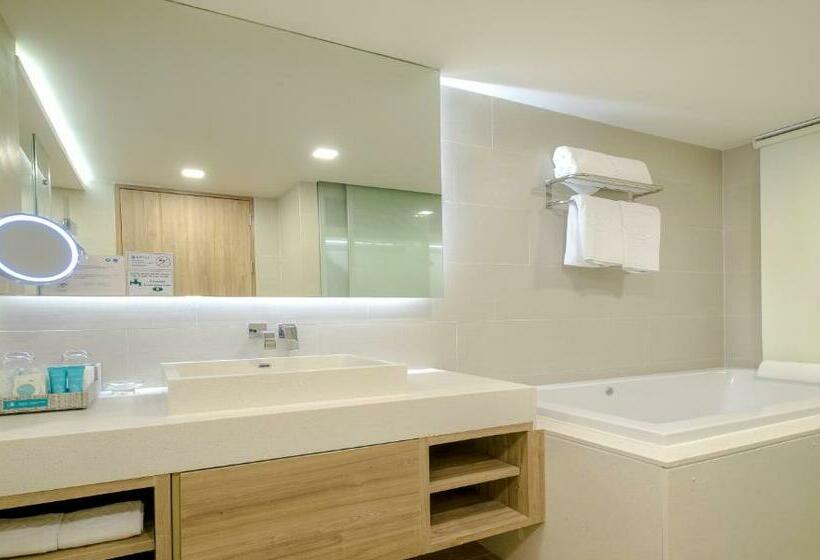 Люкс 2 Спальни, Phuket Graceland Resort and Spa