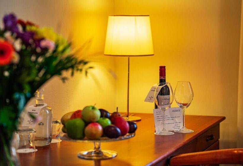 Quarto Triplo Estandar, U Divadla   Czech Leading Hotels