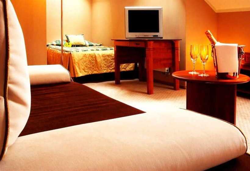 Quarto Triplo Estandar, U Divadla   Czech Leading Hotels