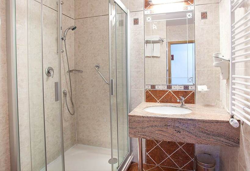 Quarto Quádruplo Estandar, U Divadla   Czech Leading Hotels