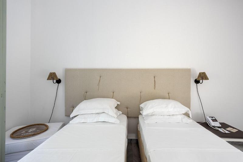 Standard Connecting Room, Parosland