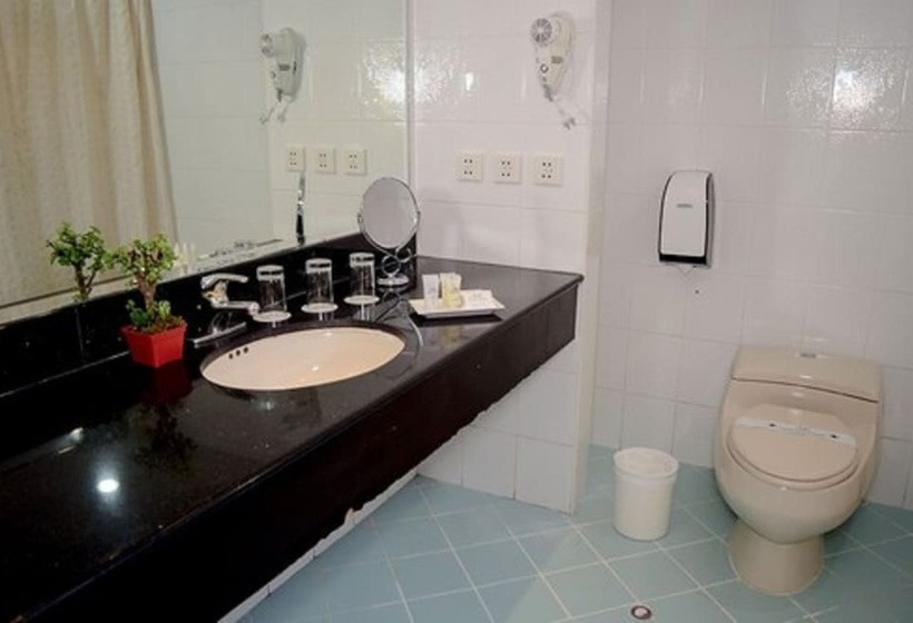 اتاق استاندارد سه نفره, Miramar