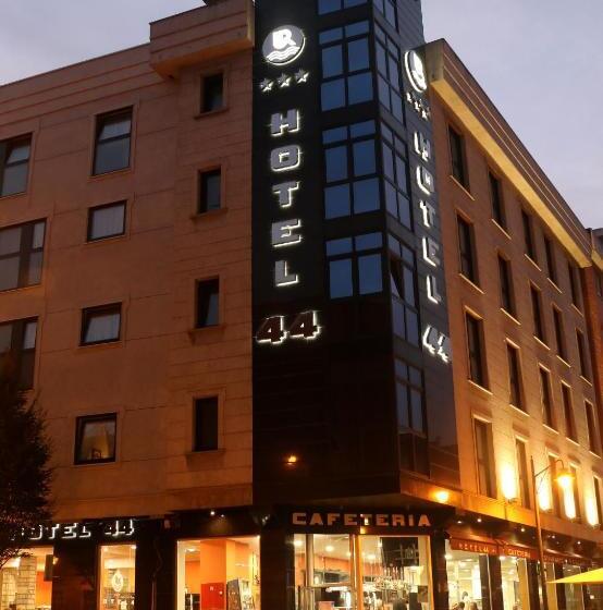 اتاق استاندارد یک نفره, 44