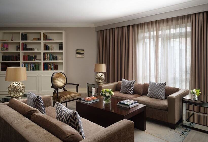 جناح ديلوكس, Lyrath Estate