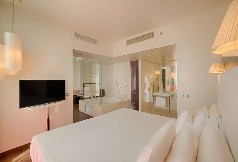سوییت جونیور, Nhow Milan
