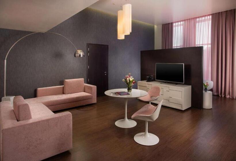 سوییت جونیور, Nhow Milan