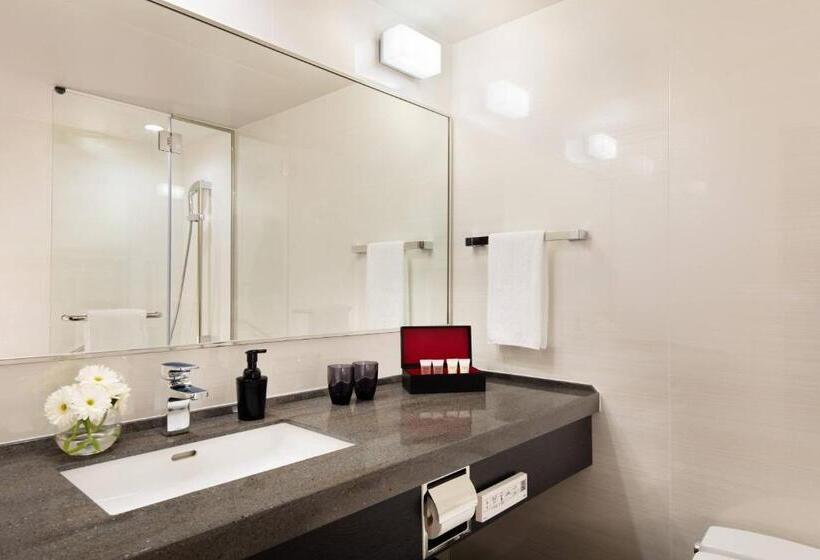 스탠다드 룸 킹사이즈 침대, Courtyard By Marriott Shin Osaka Station