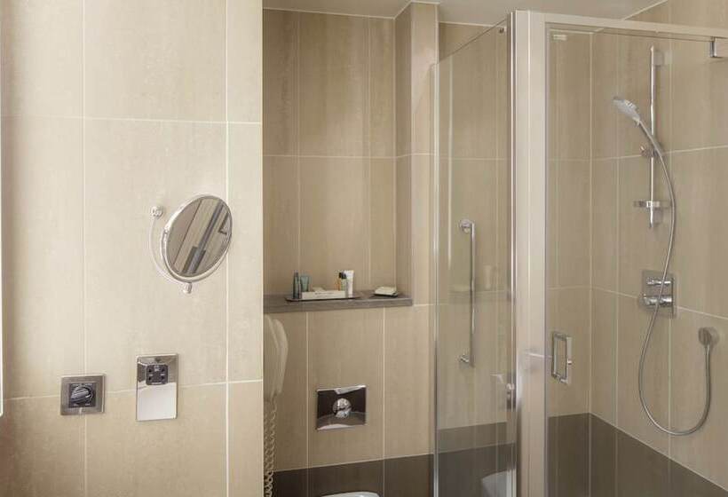 Номер Deluxe, Hilton London Tower Bridge