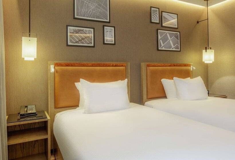 Номер Deluxe, Hilton London Tower Bridge