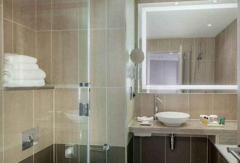 Номер Deluxe Кровать Кинг, Hilton London Tower Bridge