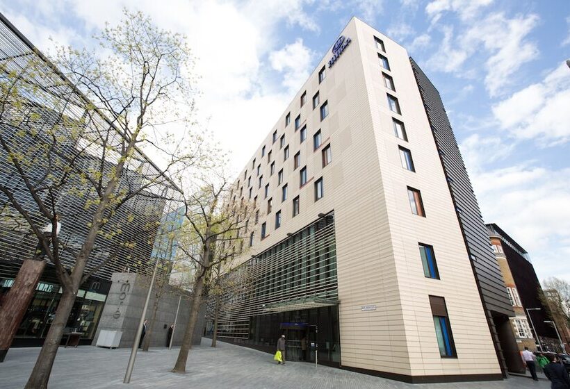 Номер Deluxe Кровать Кинг, Hilton London Tower Bridge