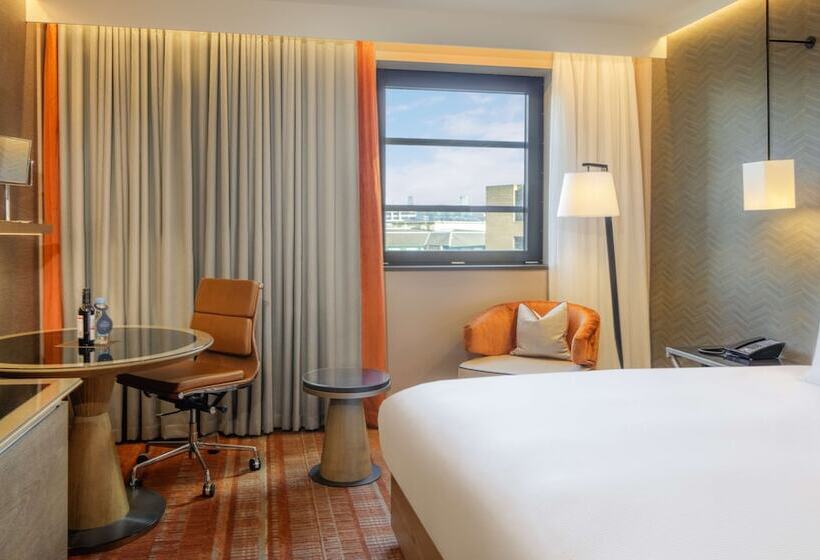 Номер Deluxe, Hilton London Tower Bridge