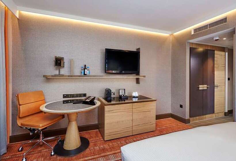 Номер Deluxe Кровать Кинг, Hilton London Tower Bridge