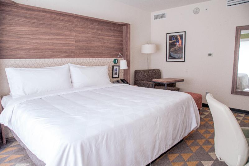 キングサイズベッドのスイートルーム, Holiday Inn Tlaxcala, An Ihg