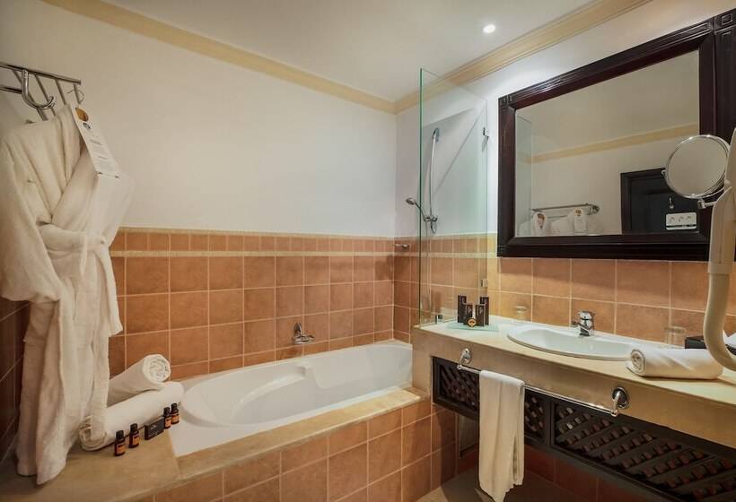 带泳池观景的豪华房, Grand Mogador Agdal & Spa