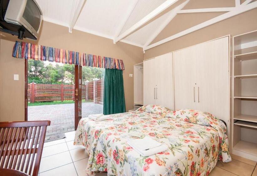 بنجلو قياسى, Pine Lodge Resort