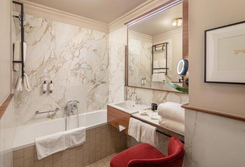Люкс Семейный 2 Спальни, Queen S Court Hotel & Residence