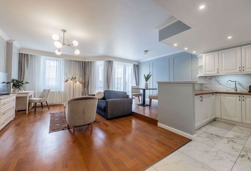 Люкс Deluxe Кровать Кинг, Queen S Court Hotel & Residence
