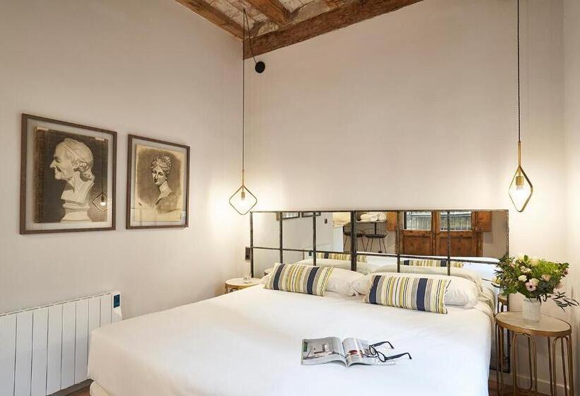 Студия Стандарт, Ainb Gothic Jaume I Apartments