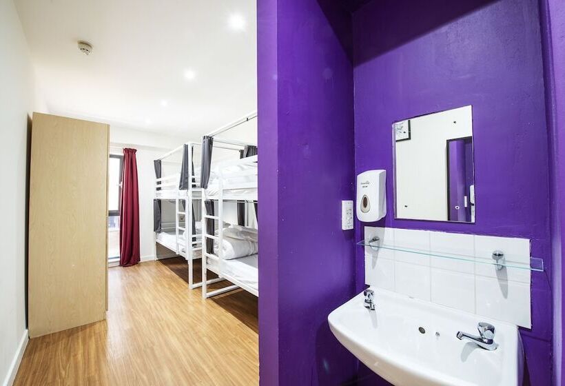 Четырехместный Номер Стандарт, a&o Edinburgh City