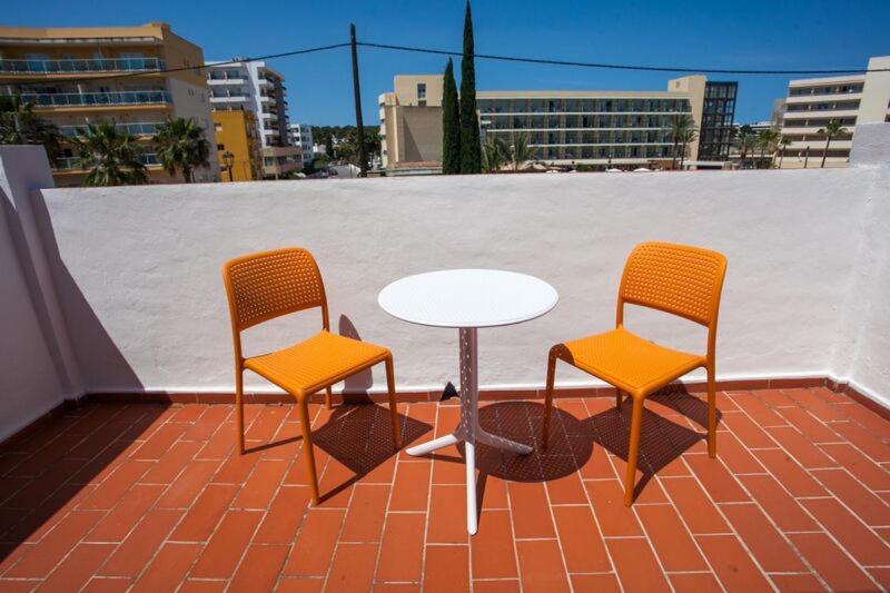 バルコニー付きスタンダードトリプルルーム, Hostal Los Pinos