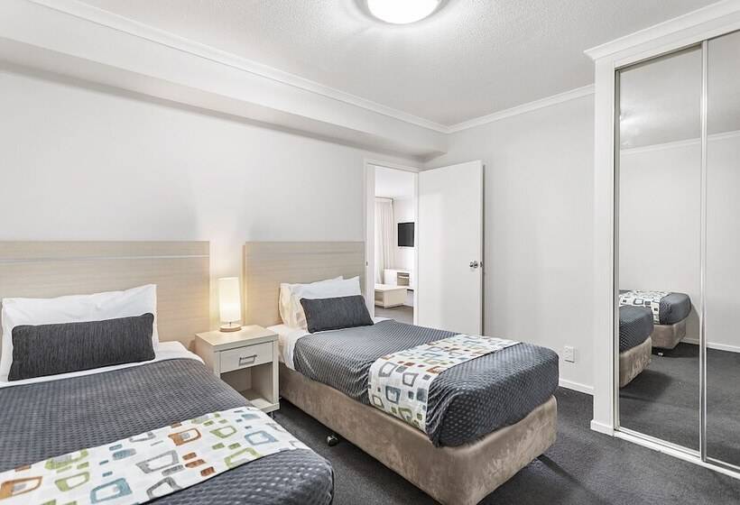 Апартаменты Deluxe 2 Спальни, Landmark Resort