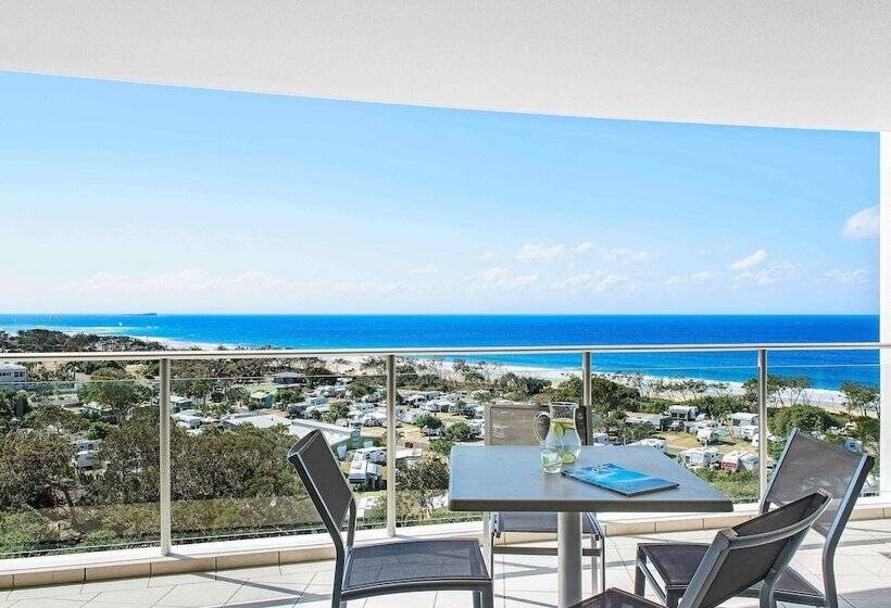 Апартаменты 2 спальни Вид на Бассейн, The Sebel Maroochydore
