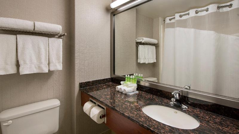 Номер Стандарт, Holiday Inn Express Hotel & Suites Sherwood Park Edmonton Area, An Ihg